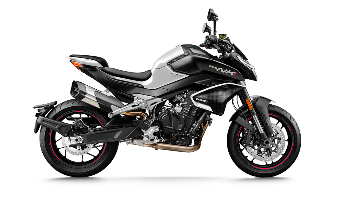 CF Motos Martínez - Vista lateral derecha de la moto naked CFMOTO 450 NK en diseño deportivo