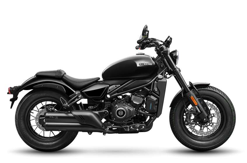 CFMoto en Martinez - CFMoto 450CL-C negra con perfil cruiser, tanque oscuro, asiento bajo y escape doble