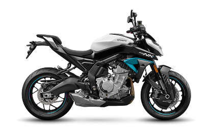 CFMoto en Martinez - CFMoto 675NK blanca y negra con detalles turquesa, diseño naked y motor visible