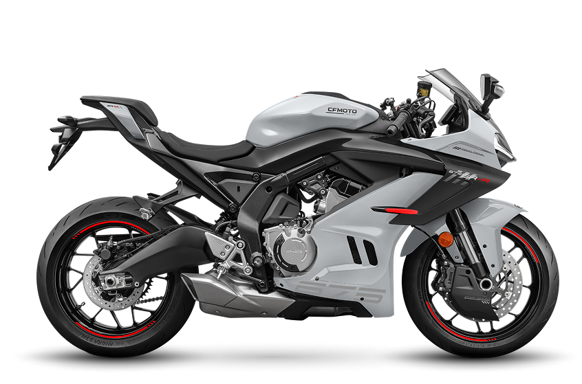 CFMoto en Martinez - CFMoto 675SR-R gris con carenado integral, escape bajo y llantas con detalles rojos