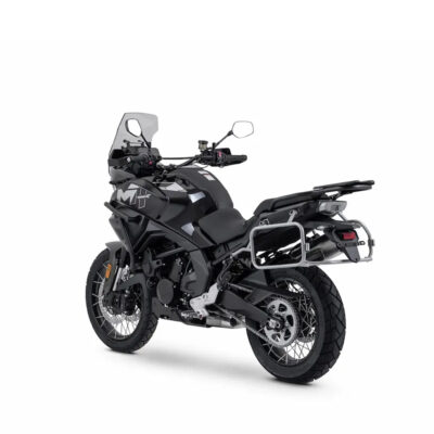 CFmotoMartinez - moto CFMOTO 700MT ADV negra vista desde atrás con soporte lateral y rueda trasera de rayos