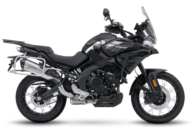 CFmotoMartinez - moto CFMOTO 700MT ADV negra con perfil lateral, parabrisas alto y escape plateado